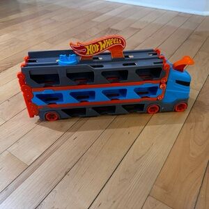 Hot Wheels Speedway Hauler